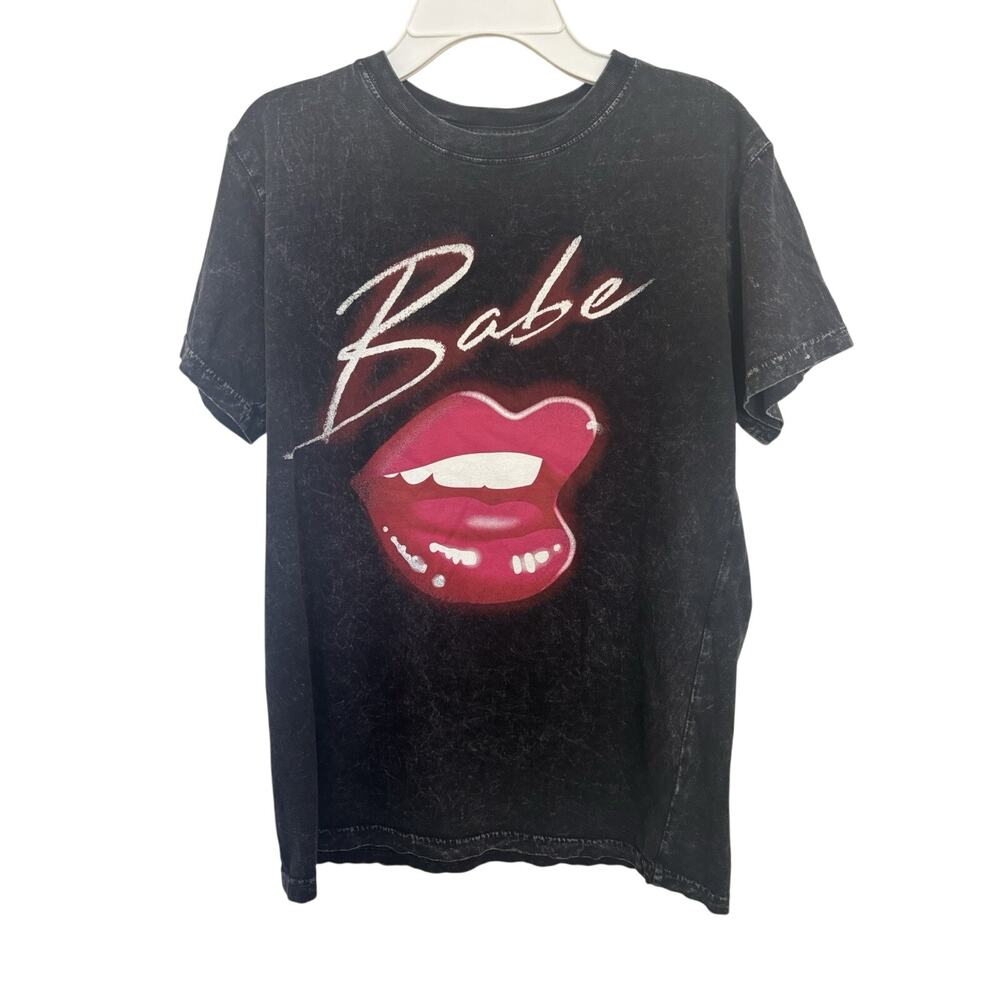 Mighty Fine Babe Lips Graphic Tee Grunge Small Retro Y2K Punk Emo